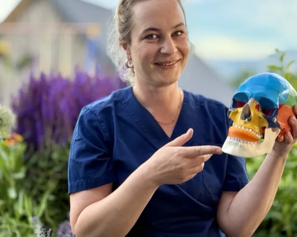 Dr. Julia Sander